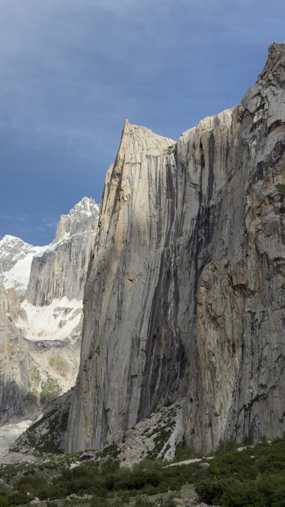 Waterfall on Granite Wall, Nangma Valley, Skardu, Gilgit-Baltistan Description: A thin waterfall streaks down a massive granite face in Nangma Valley, Skardu district, Pakistan, one of the striking rock formations trekkers pass en route through this Karakoram range valley.